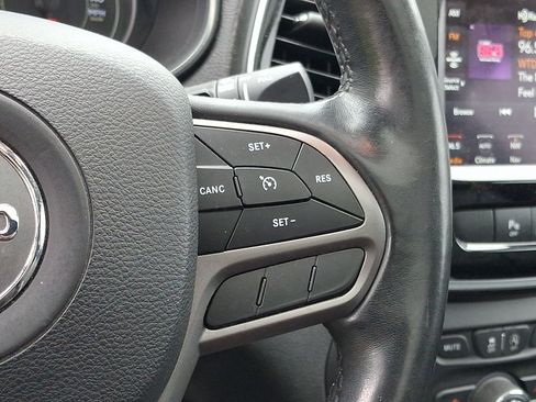 Used 2019 Jeep Cherokee Limited AWD/4WD image 23