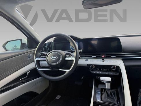 New 2026 Hyundai Elantra Limited FWD image 32