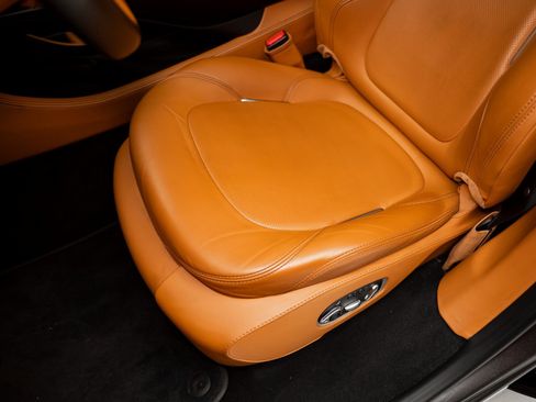 Used 2021 Aston Martin DBX image 58