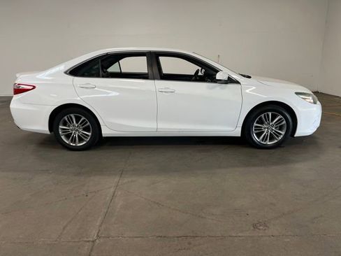 Used 2015 Toyota Camry SE FWD image 2