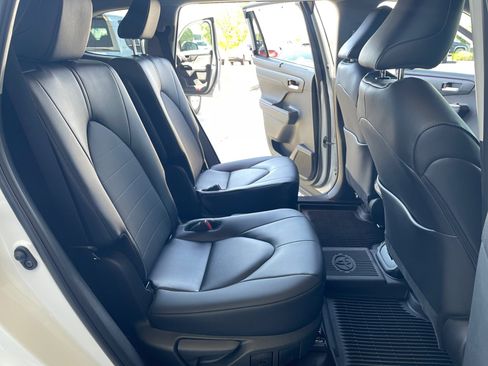 Certified 2026 Toyota Highlander XLE AWD/4WD image 18