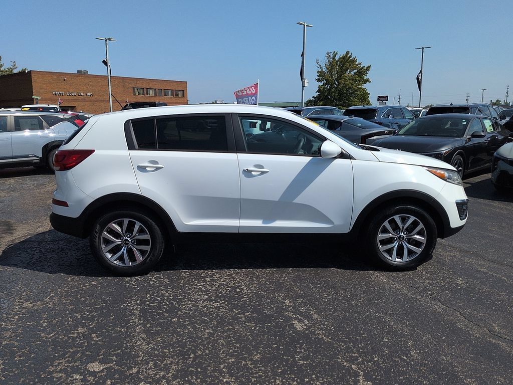 Used 2014 Kia Sportage LX FWD image 2