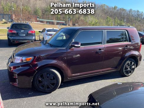 Used 2013 Scion xB FWD image 1