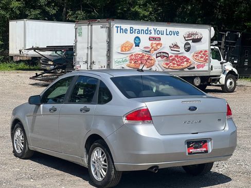Used 2010 Ford Focus SE FWD image 4