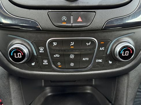 Used 2023 Chevrolet Equinox RS AWD/4WD image 16