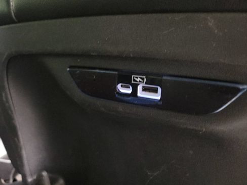 Used 2023 Chrysler Pacifica Touring-L FWD image 24