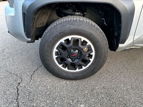 Certified 2024 Toyota Tacoma TRD Off-Road AWD/4WD image 4