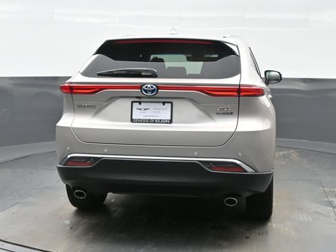 Used 2022 Toyota Venza XLE image 5