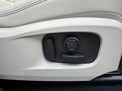 Used 2024 Jaguar F-PACE R-Dynamic S image 30