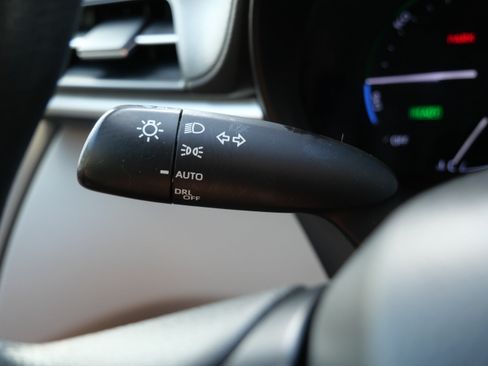 Certified 2023 Toyota Sienna LE FWD image 30