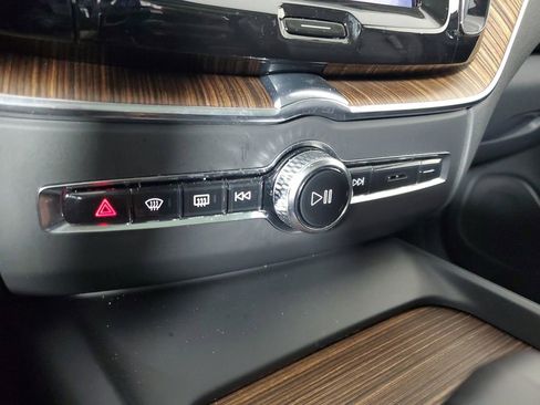 Certified 2023 Volvo XC60 B5 Plus w/ Protection Package Premier image 32