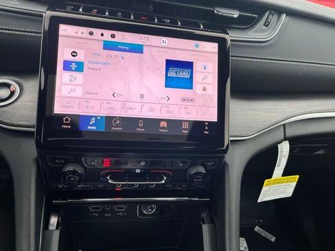 New 2025 Jeep Grand Cherokee L Limited w/ Black Appearance Package image 31