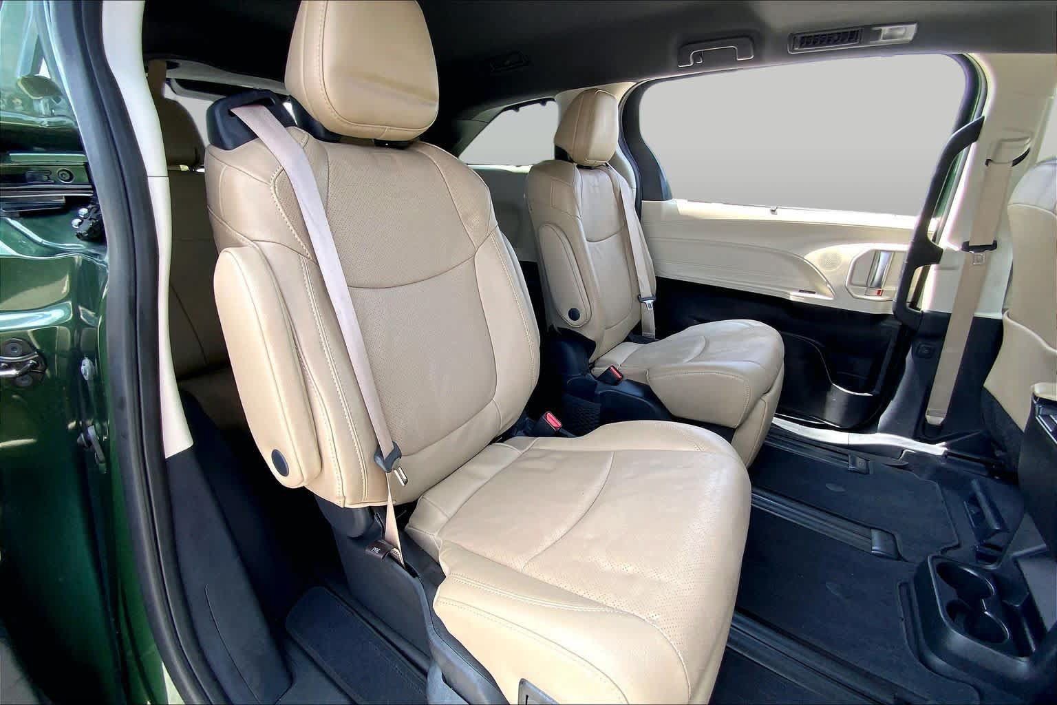 Used 2024 Toyota Sienna Limited FWD image 19