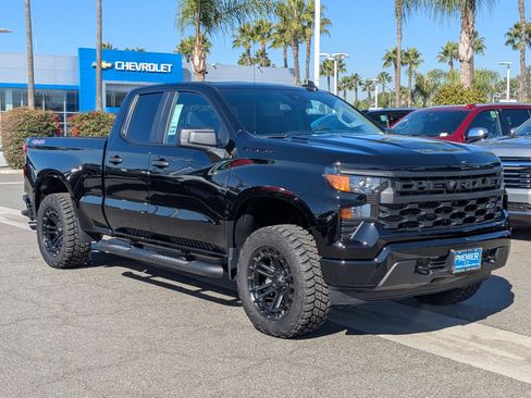Used 2026 Chevrolet Silverado 1500 Custom w/ Turbomax Blackout Package AWD/4WD image 7