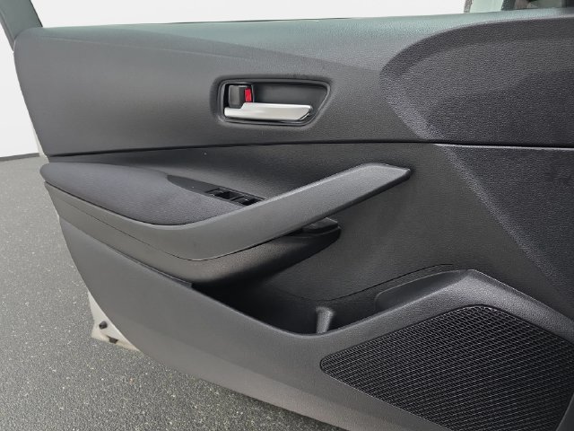Used 2020 Toyota Corolla LE FWD image 25
