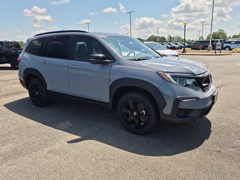 Used 2022 Honda Pilot TrailSport image 2