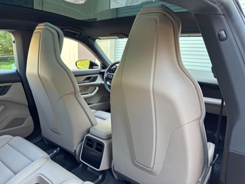 Used 2022 Porsche Taycan RWD image 37