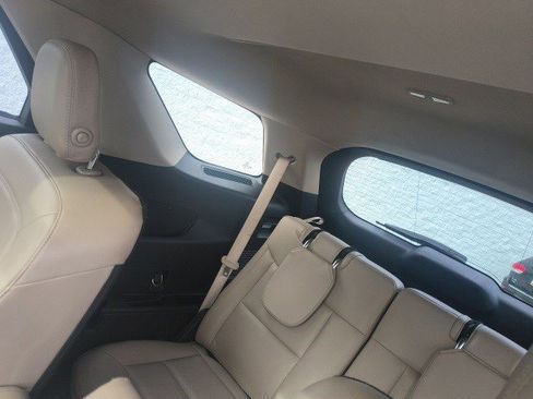 Used 2020 Ford Explorer XLT w/ Equipment Group 202A image 15