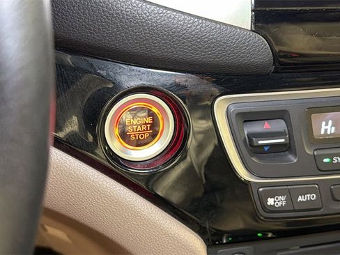 Used 2017 Honda Pilot Elite image 36