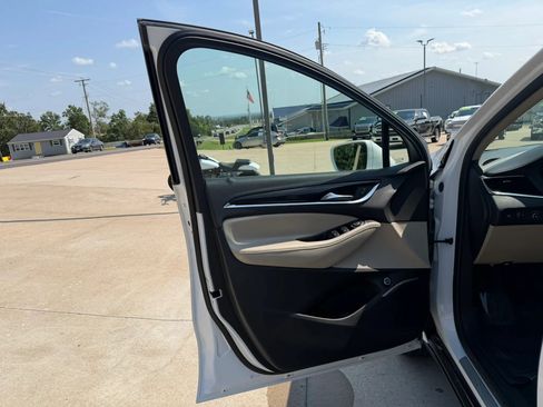 Used 2019 Buick Enclave Essence FWD image 13