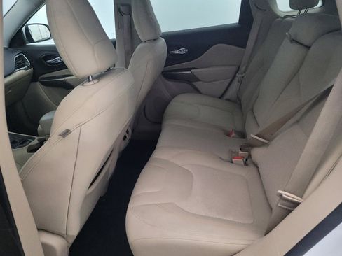 Used 2020 Jeep Cherokee Latitude FWD image 18