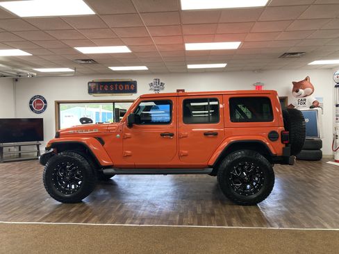 Used 2018 Jeep Wrangler Unlimited Sahara AWD/4WD image 2