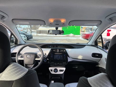 Used 2016 Toyota Prius Two image 19
