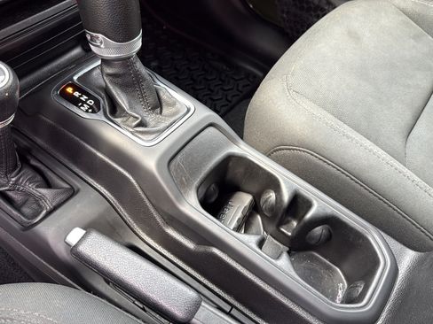 Used 2020 Jeep Wrangler Sport AWD/4WD image 26