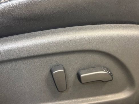 Used 2018 Nissan Pathfinder SL FWD image 29