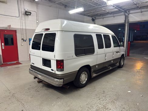 Used 2003 Ford E-150 and Econoline 150 RWD image 8