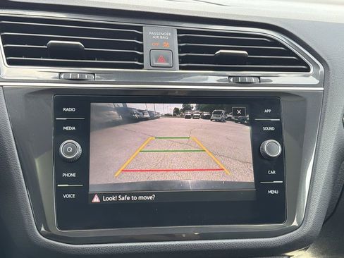 Used 2022 Volkswagen Tiguan SE FWD image 5