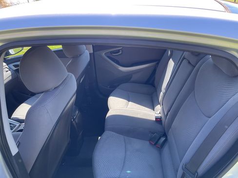 Used 2015 Hyundai Elantra SE w/ Option Group 02 FWD image 11
