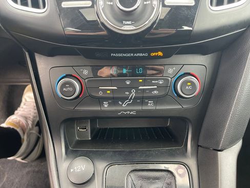 Used 2018 Ford Focus SEL FWD image 12