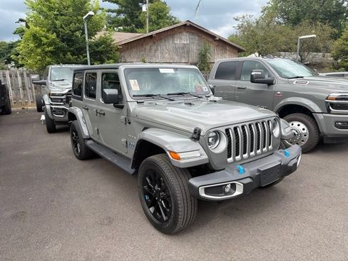 Used 2023 Jeep Wrangler Unlimited Sahara w/ Cold Weather Group AWD/4WD image 3