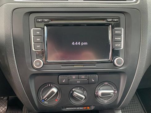 Used 2013 Volkswagen Jetta SE FWD image 17