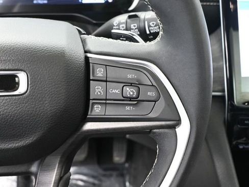 Used 2024 Jeep Grand Cherokee Limited w/ Luxury Tech Group II AWD/4WD image 31