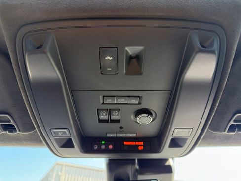 Used 2020 Cadillac Escalade Platinum image 16