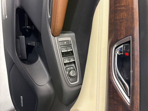 Used 2019 Subaru Ascent Touring AWD/4WD image 10