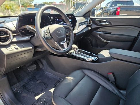 Used 2025 Chevrolet Trax ACTIV w/ Driver Confidence Package image 23