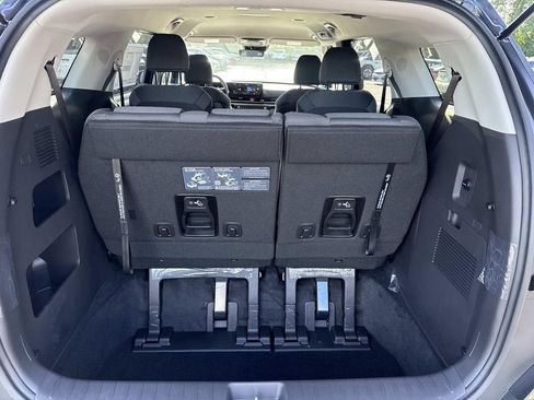 New 2027 Kia Carnival LX FWD image 4