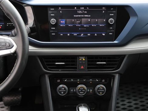 Certified 2024 Volkswagen Taos SE image 17