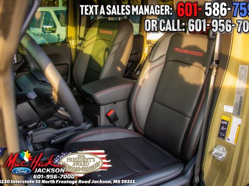 Used 2025 Jeep Wrangler Unlimited Rubicon w/ XTREMEE 35" Tire Package image 13