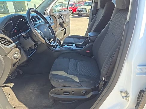 Used 2017 Chevrolet Traverse LT FWD image 10