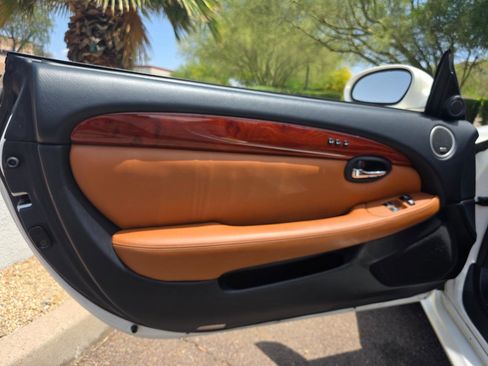 Used 2004 Lexus SC 430 Convertible RWD image 39