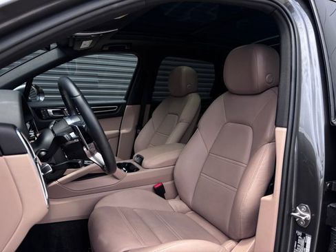 Certified 2023 Porsche Cayenne S AWD/4WD image 5