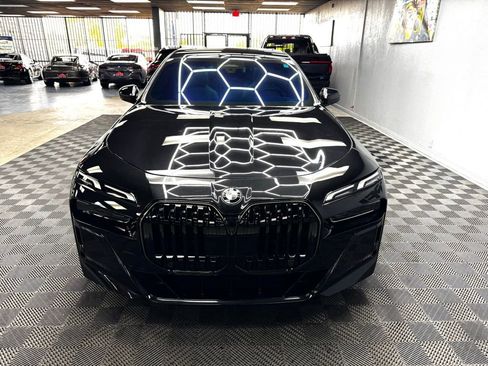 Used 2025 BMW 740i w/ Premium Package image 6