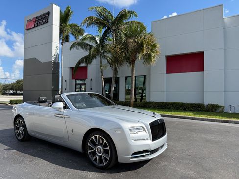 Used 2017 Rolls-Royce Dawn image 1