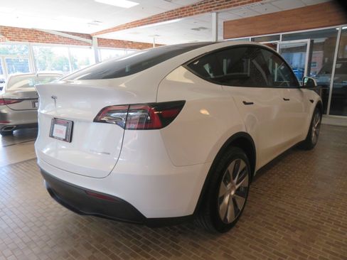 Used 2024 Tesla Model Y Long Range AWD/4WD image 59