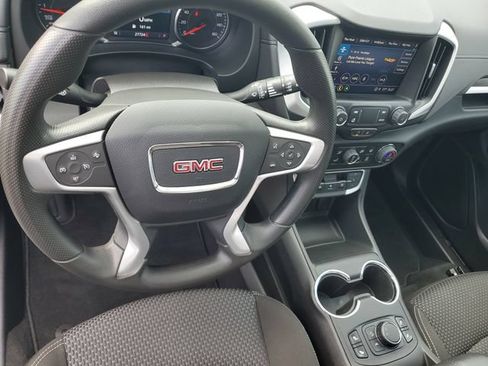 Certified 2024 GMC Terrain SLE w/ Driver Convenience Package FWD image 18