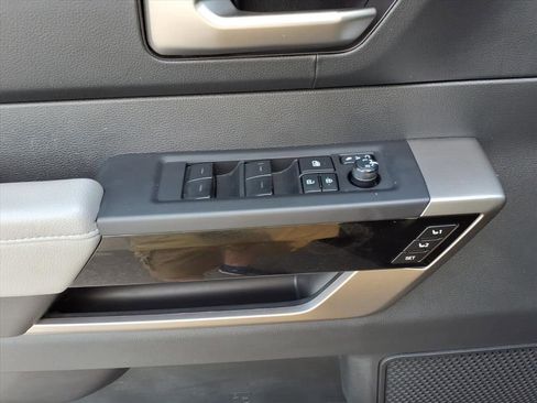 Used 2025 Toyota Tundra Limited AWD/4WD image 19